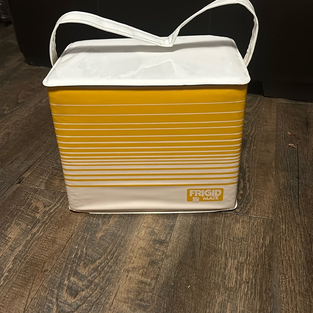 Frigid Mate Yellow and White Picnic Cooler‎